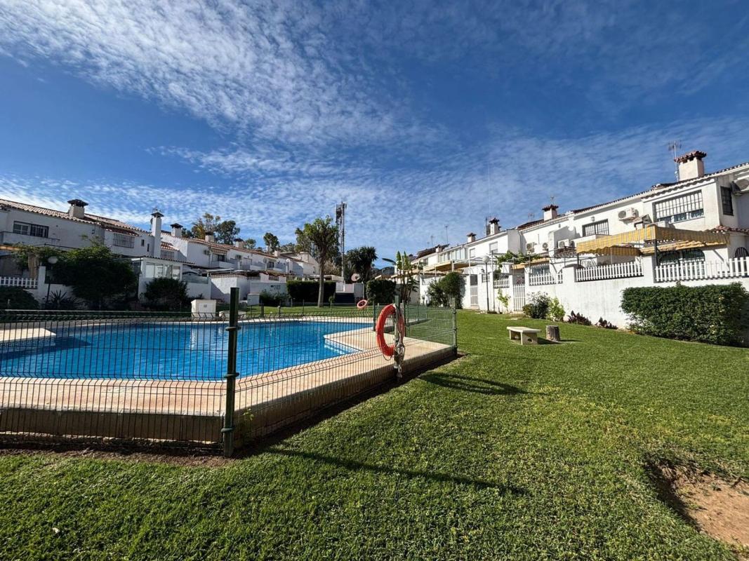 Sale of townhouse in Chalet adosado en Calle Sauce, Platero - El Limón, Alhaurín de la Torre , Alhaurín de la Torre photo 3