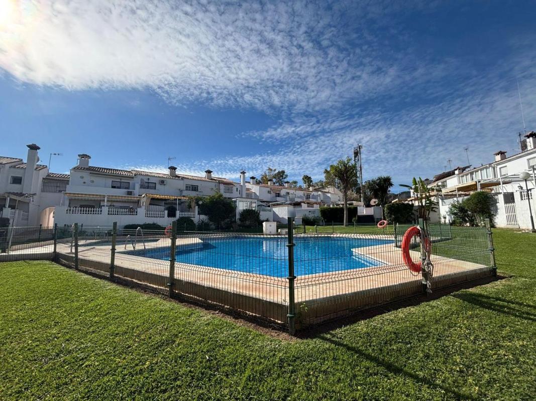 Sale of townhouse in Chalet adosado en Calle Sauce, Platero - El Limón, Alhaurín de la Torre , Alhaurín de la Torre photo 4