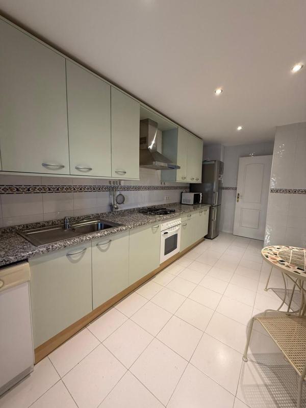 Venta de piso en Piso en Avenida Santiago de Compostela, Linda Vista-Nueva Alcántara-Cortijo Blanco, Marbella, Marbella
photo 2