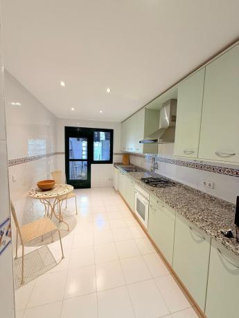 Продажа квартиры на Piso en Avenida Santiago de Compostela, Linda Vista-Nueva Alcántara-Cortijo Blanco, Marbella, Марбелла
thumbnail 2