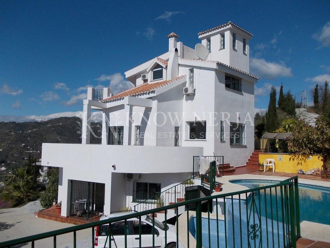 Sale of independent chalet in Casa o chalet en Torrox Pueblo, Torrox, Torrox
photo 1