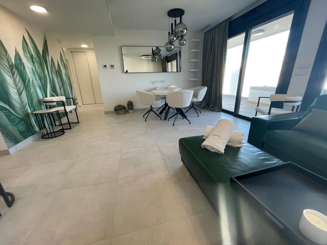 Venta de piso en Piso en Calle Pico Alcazaba, Benatalaya, Estepona, Estepona
photo 1