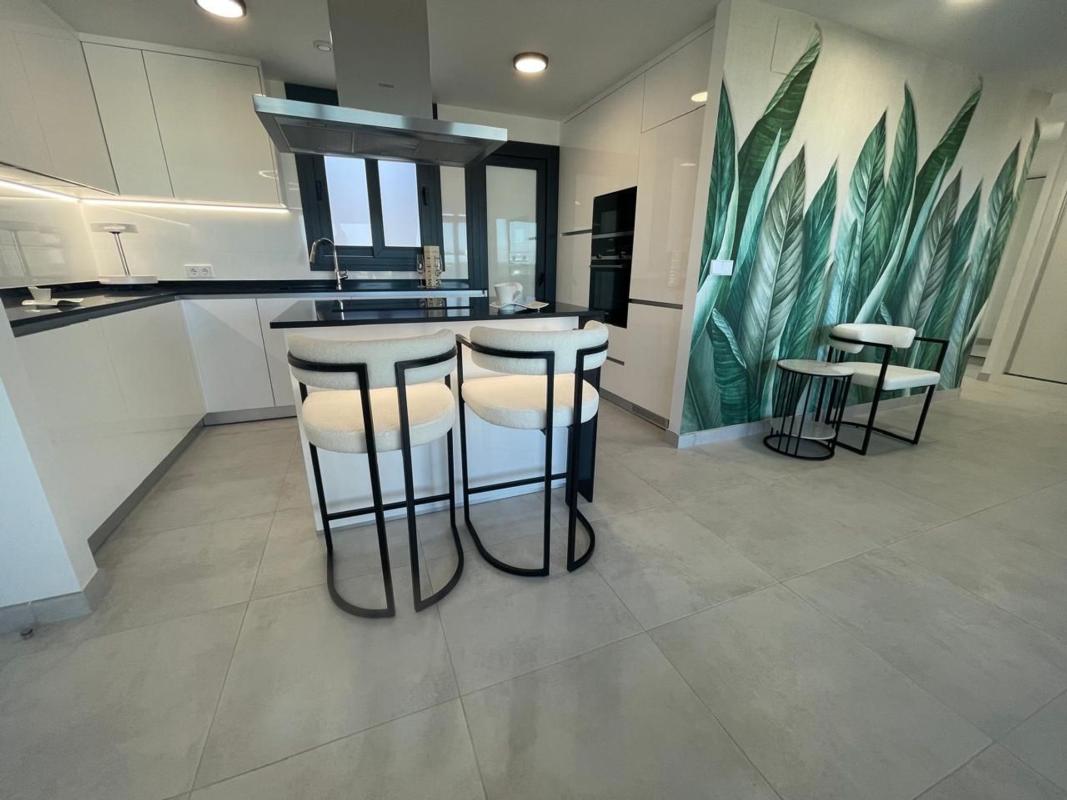 Venta de piso en Piso en Calle Pico Alcazaba, Benatalaya, Estepona, Estepona
photo 2