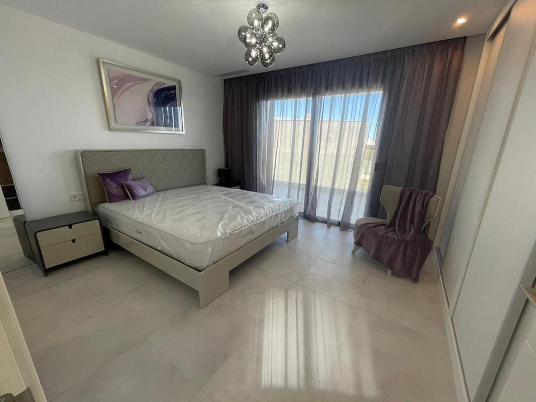 Venta de piso en Piso en Calle Pico Alcazaba, Benatalaya, Estepona, Estepona
photo 4