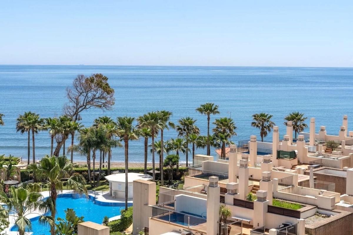 Продажа дуплекса на Dúplex en Los Pinillos II, Kempinski, Estepona, Эстепона photo 1