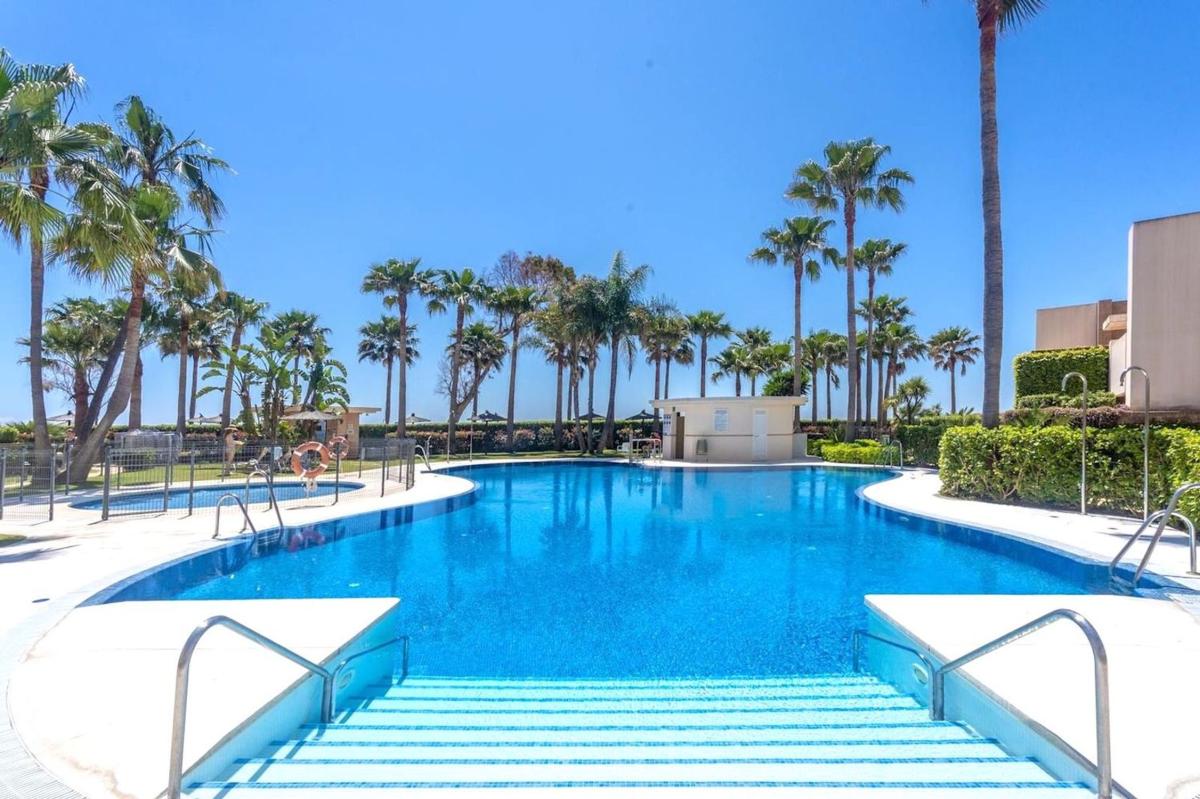 Продажа дуплекса на Dúplex en Los Pinillos II, Kempinski, Estepona, Эстепона photo 2