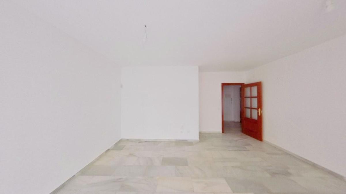 Venta de piso en Piso en Sierra de Estepona-Avda de Andalucia, Estepona, Estepona
photo 2