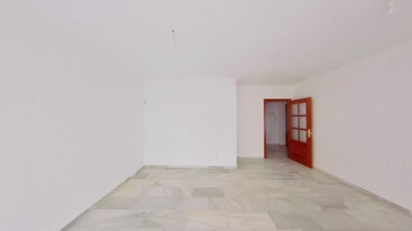 Venta de piso en Piso en Sierra de Estepona-Avda de Andalucia, Estepona, Estepona
 photo 2