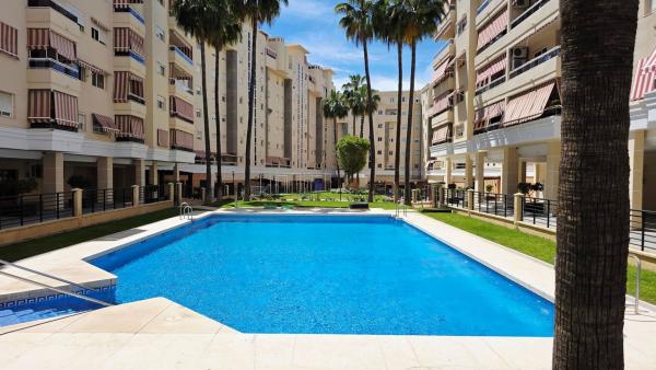Venta de piso en Piso en Avenida Jorge Luis Borges, Teatinos, Málaga, Málaga
 photo 1