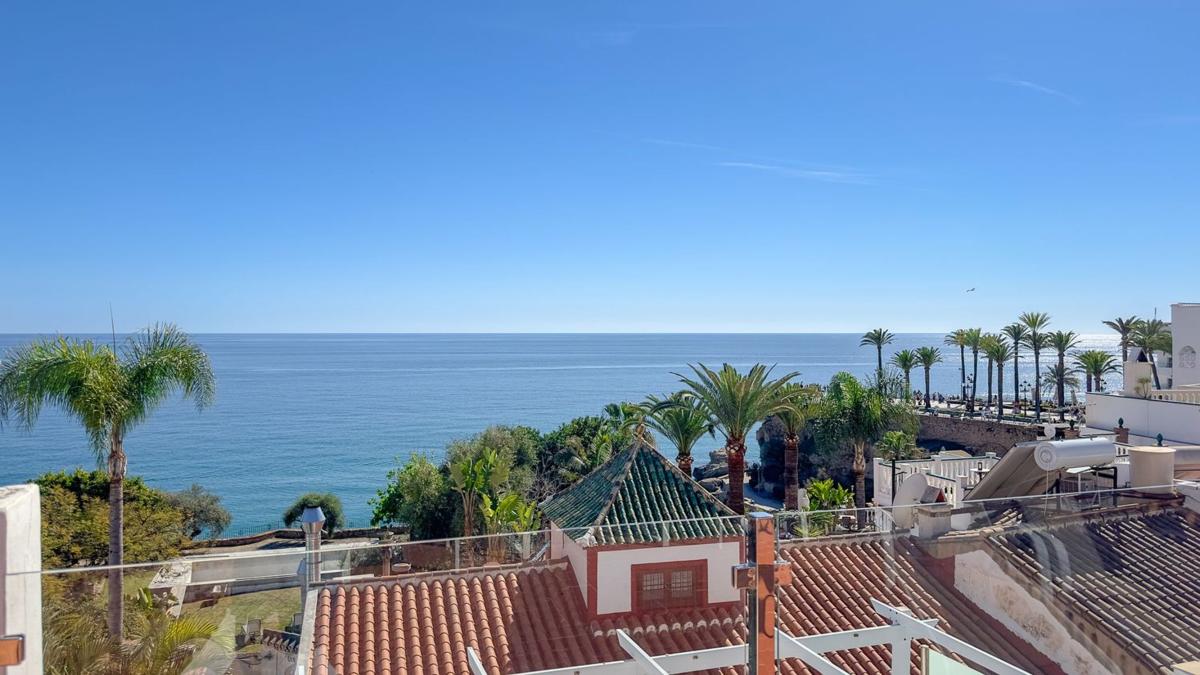 Продажа таунхауса в Chalet adosado en Centro, Nerja , Нерха photo 1