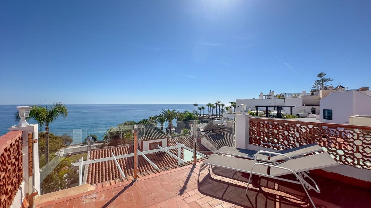Продажа таунхауса в Chalet adosado en Centro, Nerja , Нерха photo 2