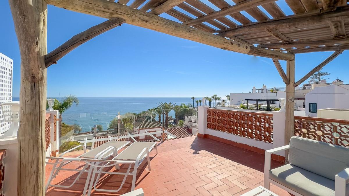 Продажа таунхауса в Chalet adosado en Centro, Nerja , Нерха photo 3