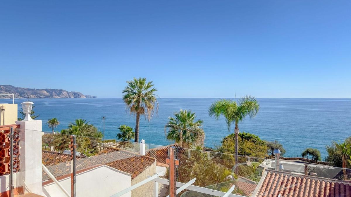 Продажа таунхауса в Chalet adosado en Centro, Nerja , Нерха photo 4