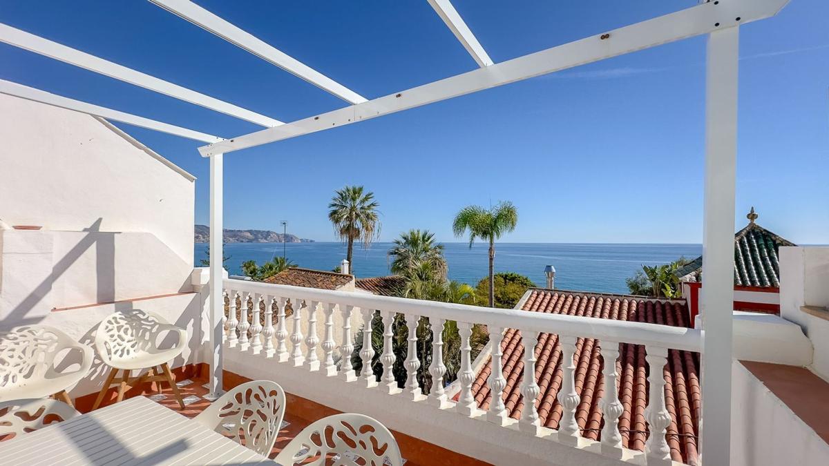 Продажа таунхауса в Chalet adosado en Centro, Nerja , Нерха photo 5