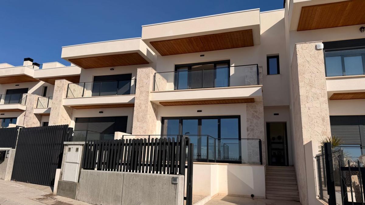 Venta de chalet adosado en  Chalet adosado en Calle de las Amapolas, 13, Monforte del Cid , Monforte del Cid photo 4