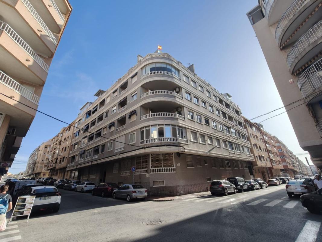 Venta de piso en Piso en Felix Rodriguez De La Fue, Avenida Habaneras - Curva de Palangre, Torrevieja, Torrevieja
photo 1