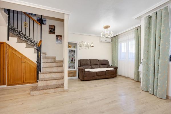 Chalet adosado en Luscinda, Aguas Nuevas, Torrevieja photo 3