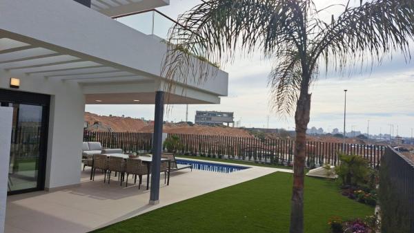 Chalet pareado en La Siesta - El Salado - Torreta, Torrevieja thumbnail 1