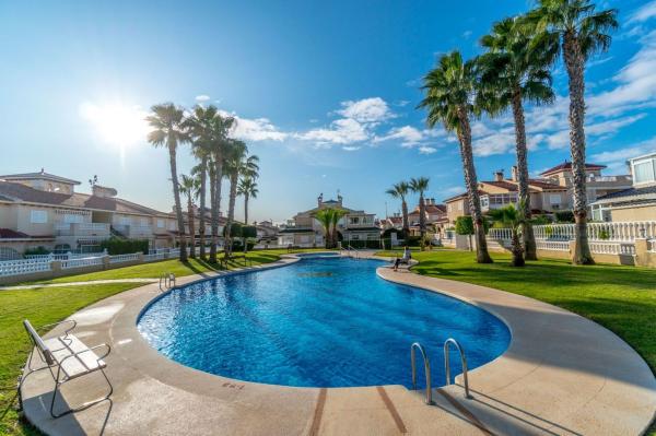 Chalet adosado en Plaza R-2 los Pinos, Zeniamar, Orihuela photo 1