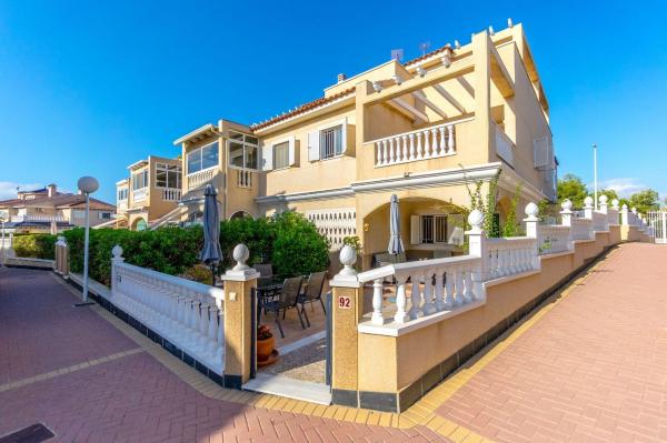 Chalet adosado en Plaza R-2 los Pinos, Zeniamar, Orihuela photo 3