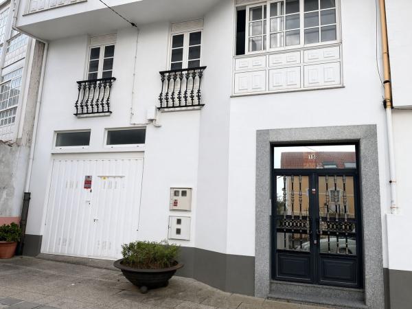 Chalet adosado en Calle Real, Miño thumbnail 1