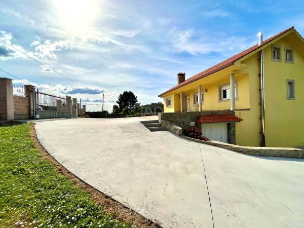 Частный шале на продаже в  Casa o chalet en Coiros, Койрос photo 1