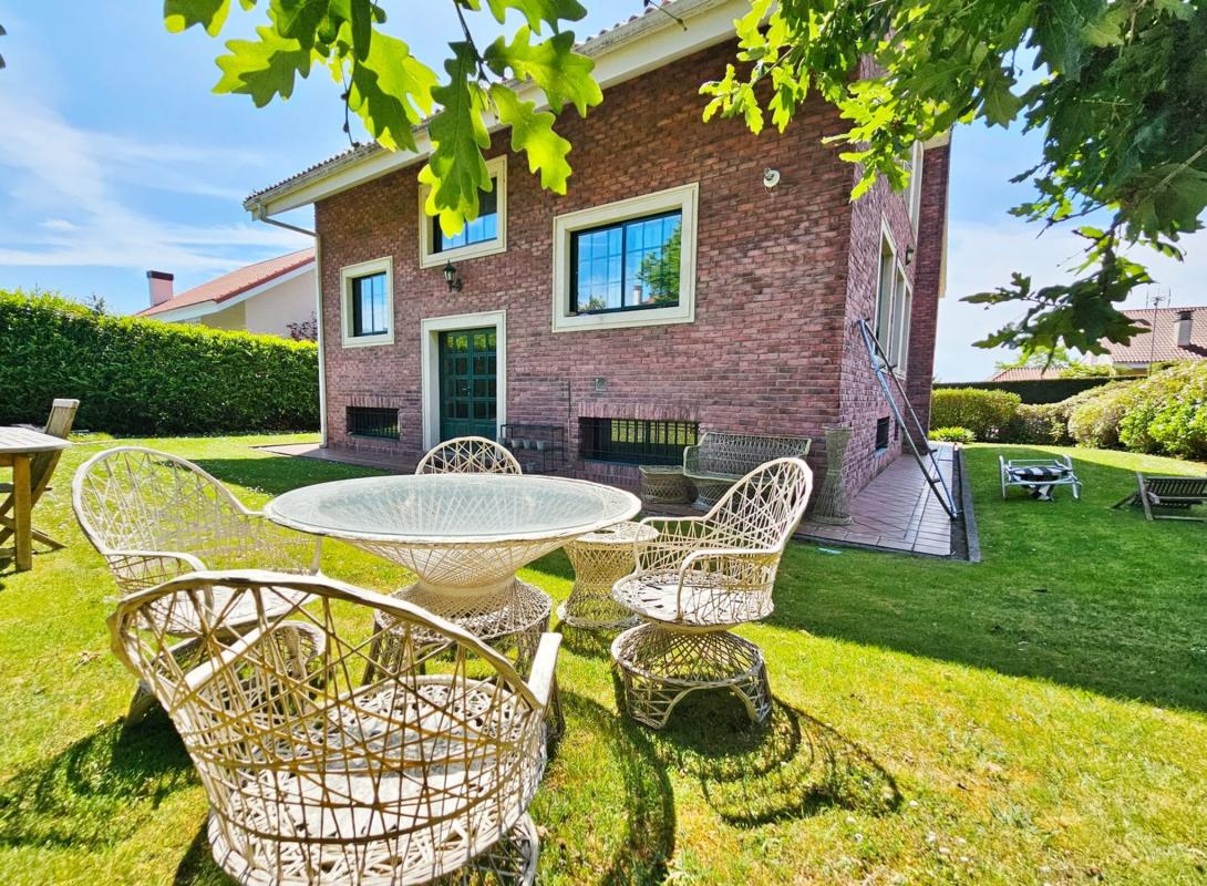 Properties for sale and rent in Spain photo 3