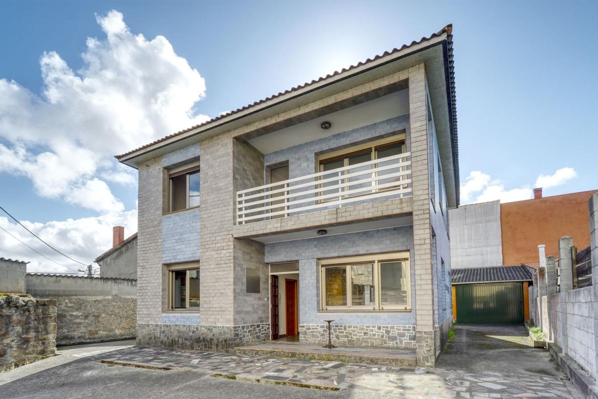 Properties for sale and rent in Spain photo 2