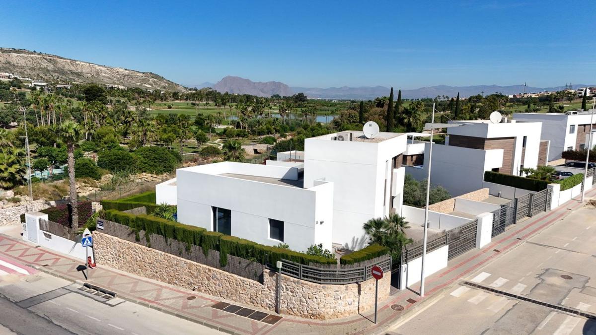 Propiedades en venta y alquiler en España photo 1