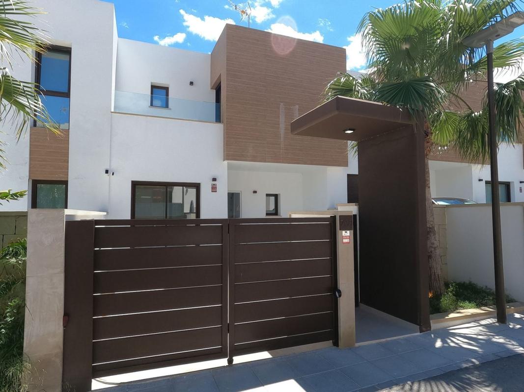Venta de chalet independiente en Casa o chalet en Calle Albatera, Algorfa, Algorfa
photo 2