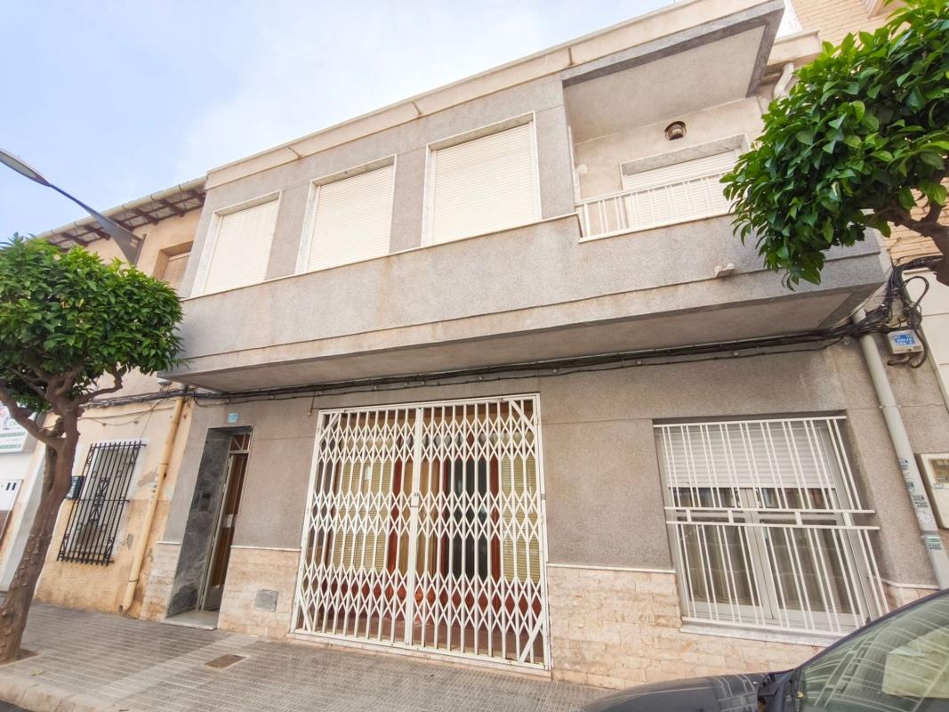 Propiedades en venta y alquiler en España photo 2