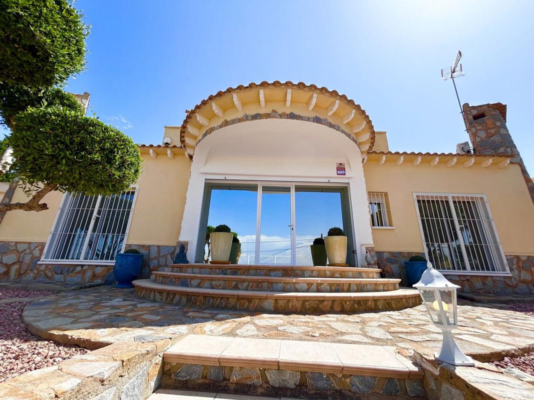 Propiedades en venta y alquiler en España photo 1