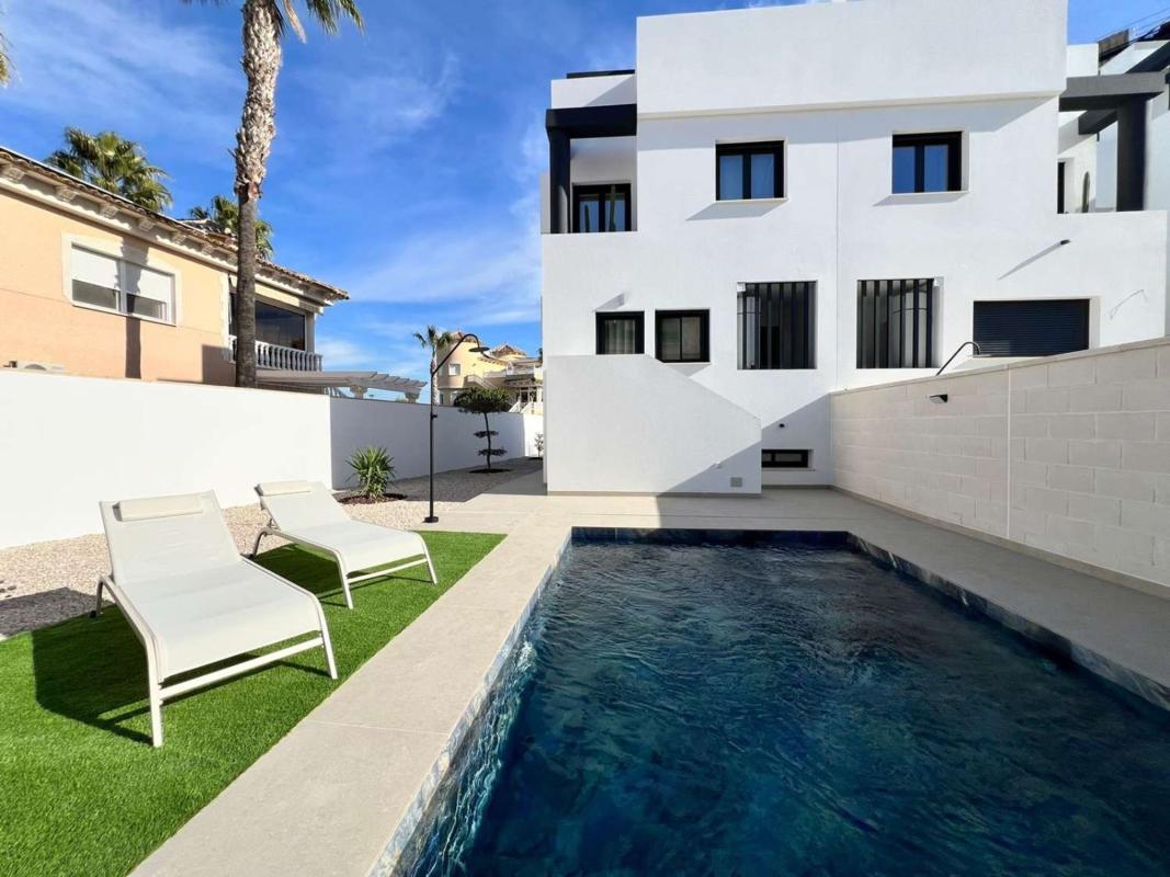 Properties for sale and rent in Spain photo 2