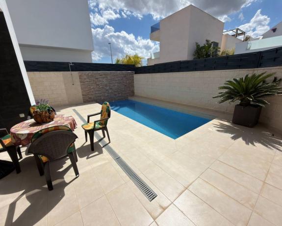 Casa o chalet independiente en Calle Rafael de León, Benijofar thumbnail 2