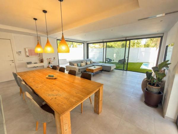 Casa o chalet independiente en Calle Dinamarca, 9, Callosa de Segura thumbnail 1