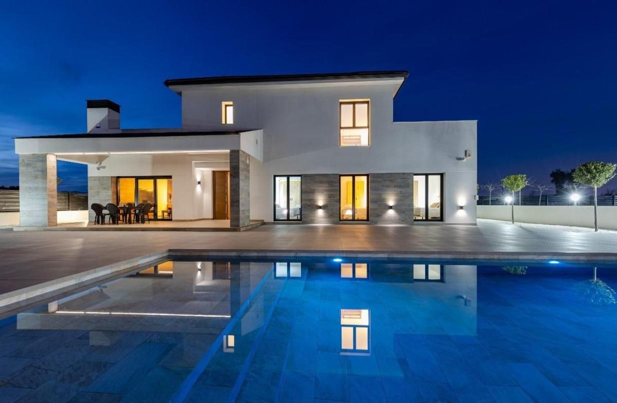 Properties for sale and rent in Spain photo 2