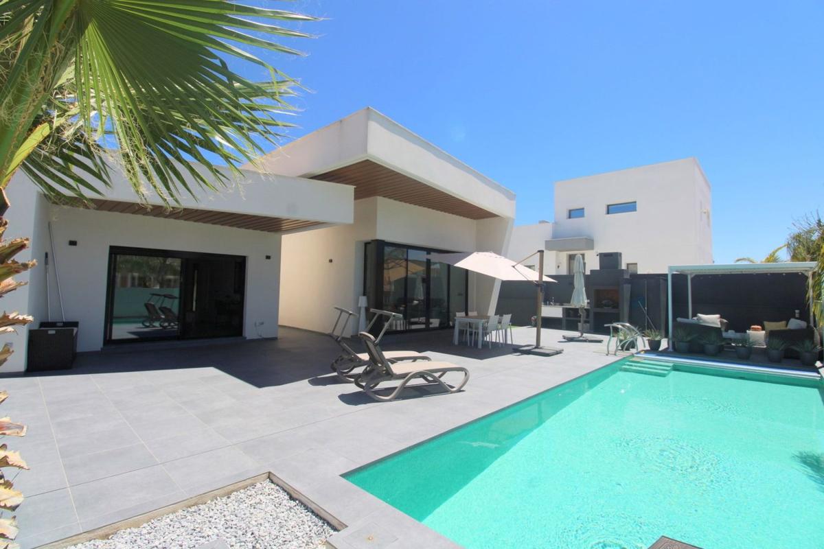 Sale of independent chalet in Casa o chalet en Formentera del Segura, Formentera del Segura
photo 1