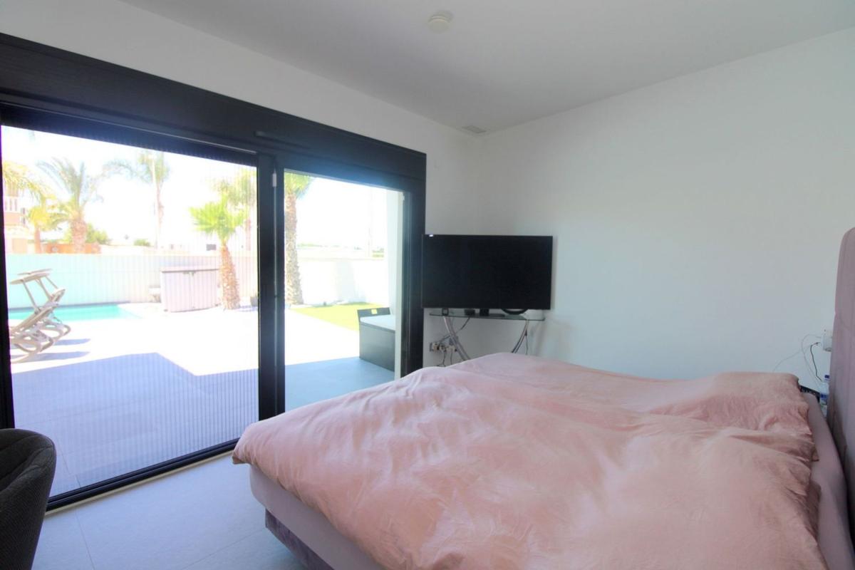 Sale of independent chalet in Casa o chalet en Formentera del Segura, Formentera del Segura
photo 3