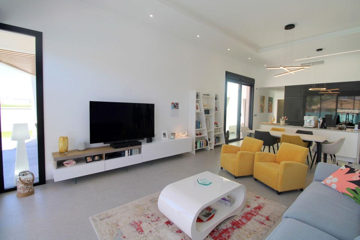 Sale of independent chalet in Casa o chalet en Formentera del Segura, Formentera del Segura
photo 4