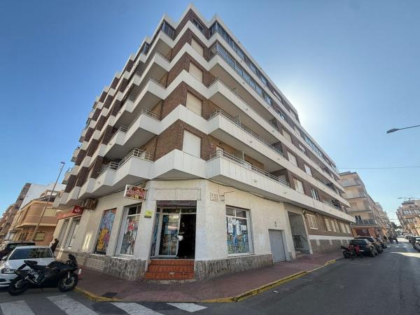 Sprzedaż mieszkania w Piso en Calle Crevillent, Zona Pueblo, Guardamar del Segura, Guardamar del Segura
 photo 1