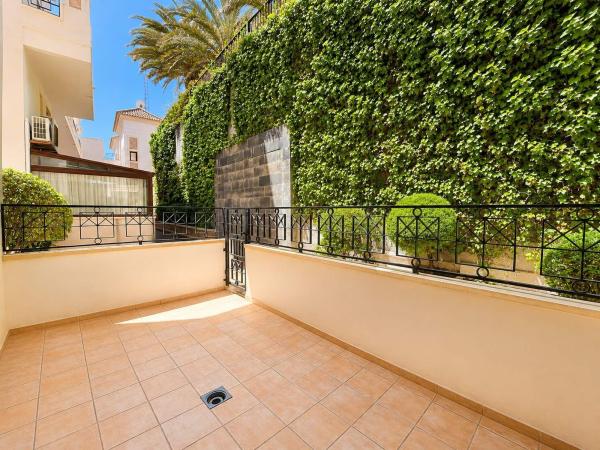Chalet adosado en Serra Gelada, 14, Urbanizaciones, Guardamar del Segura thumbnail 2