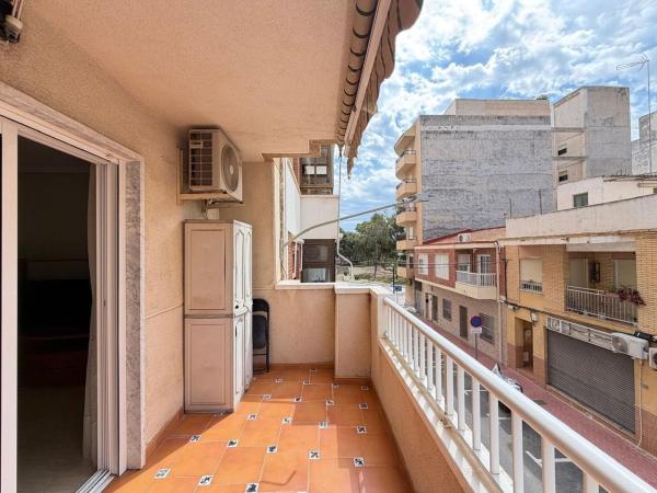 Venta de piso en Piso en Calle Ausiàs March, Zona Pueblo, Guardamar del Segura, Guardamar del Segura
photo 1
