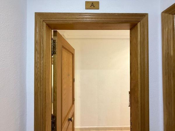 Venta de piso en Piso en Calle Ausiàs March, Zona Pueblo, Guardamar del Segura, Guardamar del Segura
thumbnail 1