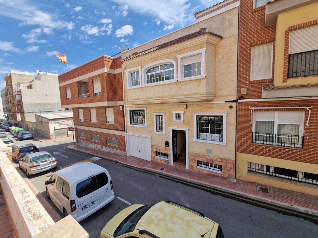 Propiedades en venta y alquiler en España photo 1