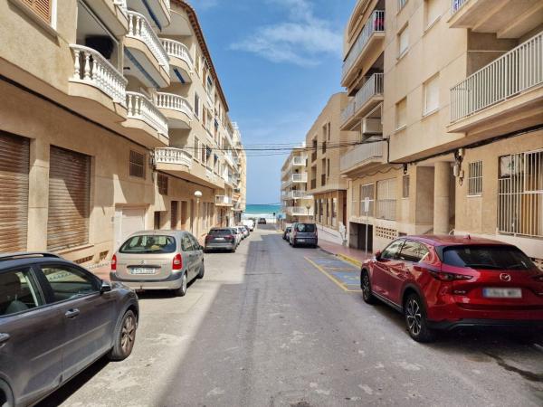 Sprzedaż mieszkania w Piso en Calle Jorge Juan, 5, Guardamar Playa, Guardamar del Segura, Guardamar del Segura
photo 1