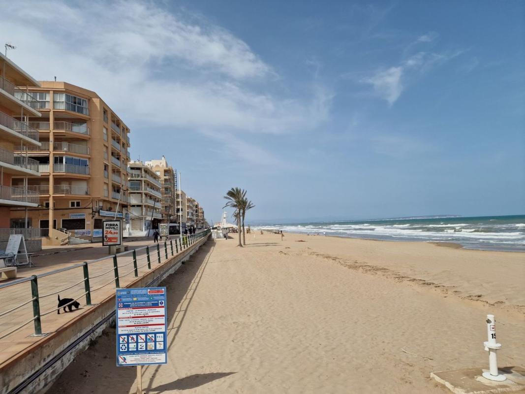Sprzedaż mieszkania w Piso en Calle Jorge Juan, 5, Guardamar Playa, Guardamar del Segura, Guardamar del Segura
 photo 2