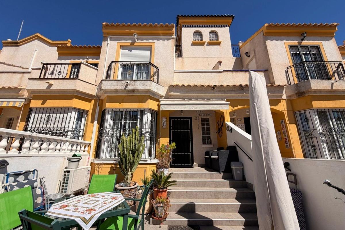 Продажа отдельного шале в  Casa o chalet en Calle Manuel Ferrández, Urbanizaciones, Guardamar del Segura, Гуардамар-дель-Сегура photo 2