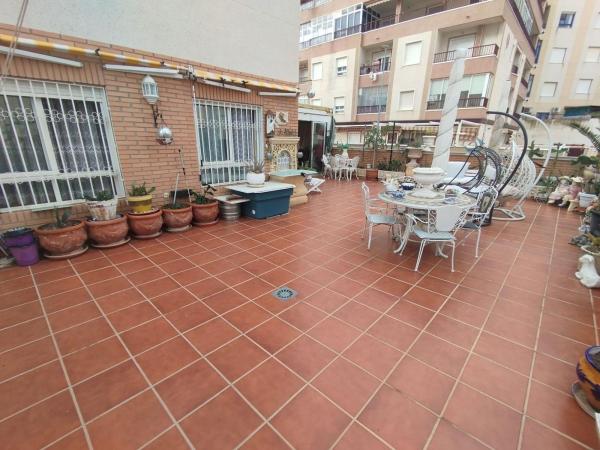 Sprzedaż mieszkania w Piso en Calle Riu Segura, Zona Pueblo, Guardamar del Segura, Guardamar del Segura
thumbnail 2