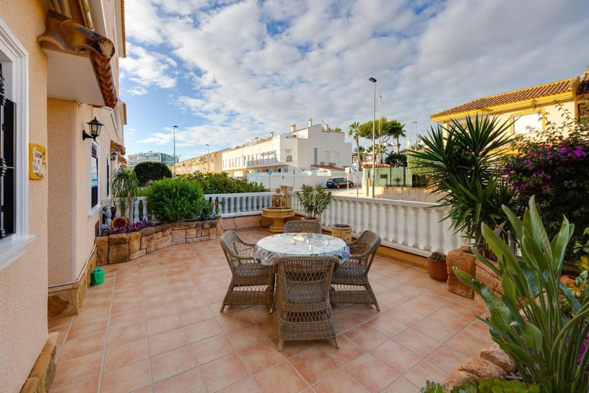 Sale of apartment in Piso en Villamartín, Orihuela, Orihuela
photo 2