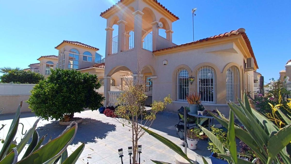 Venta de chalet independiente en Casa o chalet en Los Montesinos, Los Montesinos
photo 1